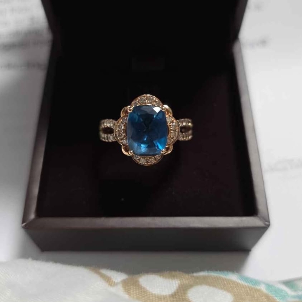 Le Vain Blue and Gold Ring with Intricate Design